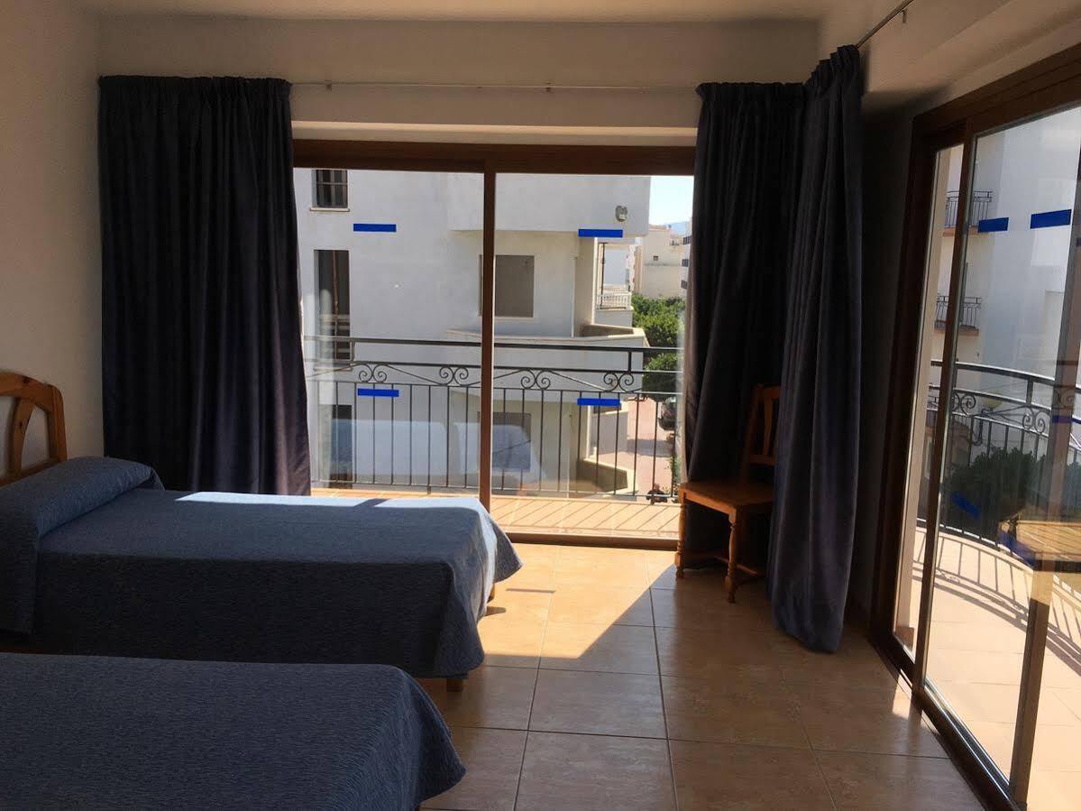 Hostal Residencia Nicolau San Antonio  Exterior foto